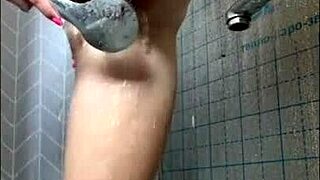 sexy teen 18+ shaving her smooth pussy