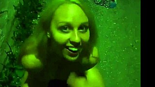 stunning girlfriend feels the thrill of a street blowjob at night