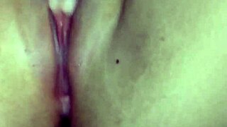 una paja rapida turns into intense latina squirting session