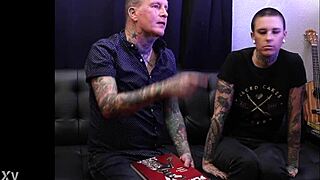 टीजर पकड़ा गया गर्लफ्रेंड की फ्रेंड्स जेन गेल, विकी वाइस और क्रिस कोफिन को चोदते