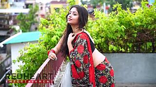 Hot bhabhi in saree flashing big tits and ass now!