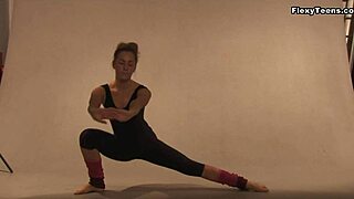 Mashka Pizdaletova's Saggy Tits And Flexible Body