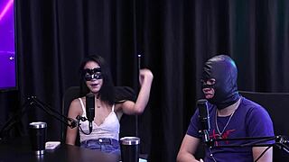 A Coisa Mais Bizarra Pra Ela Foi Encontrar Um Homem Com Pau Pequeno E Fino Na Cabine