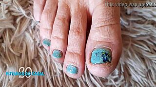 Casada mostra seus pezinhos sem marid�o saber, group black orgy with natural tits and assfucking