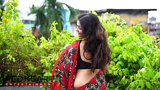 Hot bhabhi in saree flashing big tits and ass now!