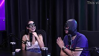 A Coisa Mais Bizarra Pra Ela Foi Encontrar Um Homem Com Pau Pequeno E Fino Na Cabine