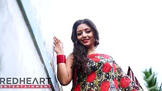 Hot bhabhi in saree flashing big tits and ass now!