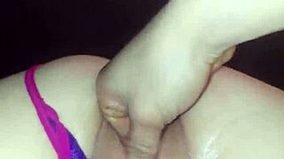 Секси мокра путка на жена ми зейне и сквирти на близко