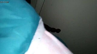 Isteri Amatir Kongkek Dildo Sendiri dalam Video Buatan Rumah