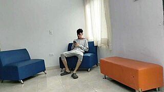 Hijastro, donde estas? Tu padrastro no me folla, presta tu polla para mi culo