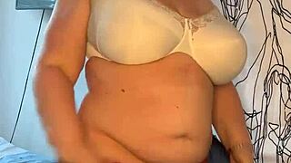 Ausziehen: Chubby German Milf In Lingerie Showing Big Tits