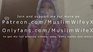 real arab slut sins in hijab, squirting muslim pussy on webcam during forbidden sex