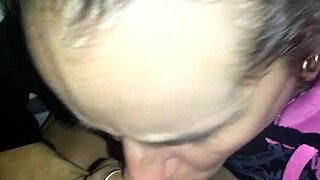 Devica mi puše kurac za facial