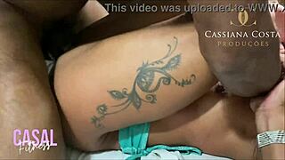 gosto quando o negão me pega forte e enforca até eu gozar