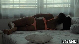 Vixen goes tight body for sensual solo session