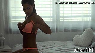 Babe in softcore solo play