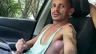 punheta no carro with cumshot