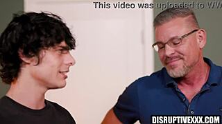 Twink found a guy who invited him back place for condomless sex