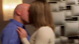 Är du redo för denna hardcore orgy med sexiga lesbiska tjejer på swingerklubb?