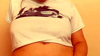 Melania enjoys a quick session with toys and masturbation