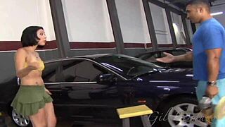 Loupan forføres av hot novinha mens han vasker bilen