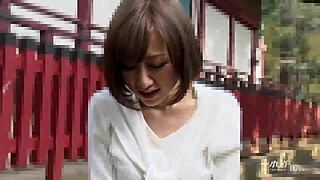 Smiling Kozue Aona-chan Joins Me for a Dream Hot Spring Trip in My Car