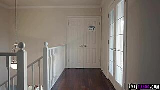 Scarlit scandal is so loney and bored eversince the pandemic came so she flirted with this hot delivery guy jake adams and enjoyed a hot sex with him