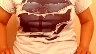 Melania enjoys a quick session with toys and masturbation