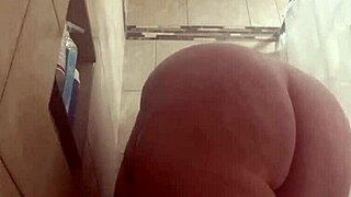 Check out this bbw milf showering and playing with her big ass 😍