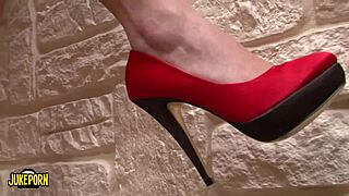 threesome with young brunette double penetration 😍