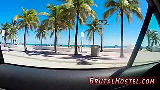 Genç 18+ sarışın minyon Jade Jantzen domine edilip sert sikiliyor