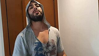 Leo skull meets desirenovinha for sucking monster cock and ass fucking.