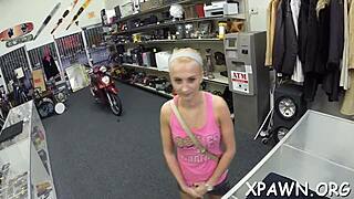 amateur cutie reveals her curves on camera