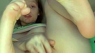 Redbaby999, are you teasing that pussy on camera?