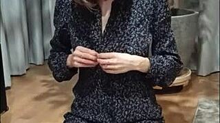 Watch me ride this dildo while sucking cock?