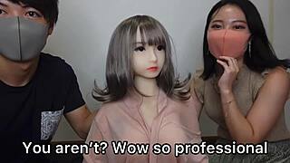 Ootko kokeillut villiä käänteistä 3p:tä? Tämä amatööripari hallitaan kinky tytön toimesta rakkausnuken kanssa!