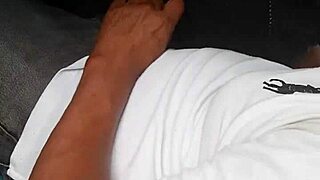 Chacal se pajea en autobus