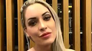 iara loira in casual chat