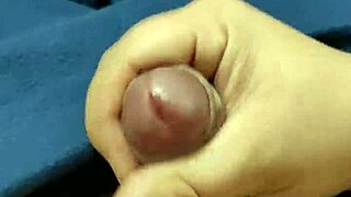 Masturbating to a big cumshot! 💦