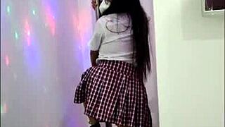 dirty latina student starts in porn, the bitch performs a dance without knowing how 😅