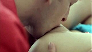 Nymfo jente blir vill i seng.