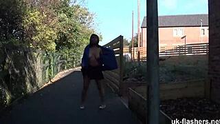 i spotted some attractive women flashing on the streets.