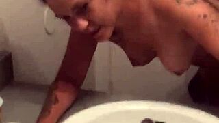 Sara's Cash Fuck Deal!