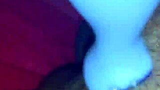 Milf masturbates for me