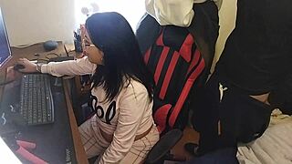 I’m So Thrilled Sucking the King of My Chat Room While Users Watch!