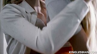 Amateur threesome with oral exchanges and body coverage