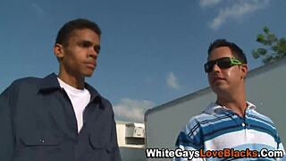 Amateurs give interracial blowjob in public outdoor jeans