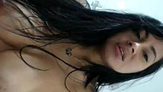 webcam model shows off her tits and boobs