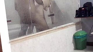 Argentina pendeja FOLLANDO y MAMANDO en la BAÑERA de un hotel da una rica MONTADA