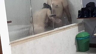 Argentina pendeja FOLLANDO y MAMANDO en la BAÑERA de un hotel da una rica MONTADA